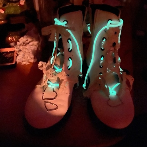 Upcycled Zip-Up White Time and Tru Combat Boots (Size 7) - Picture 6 of 6